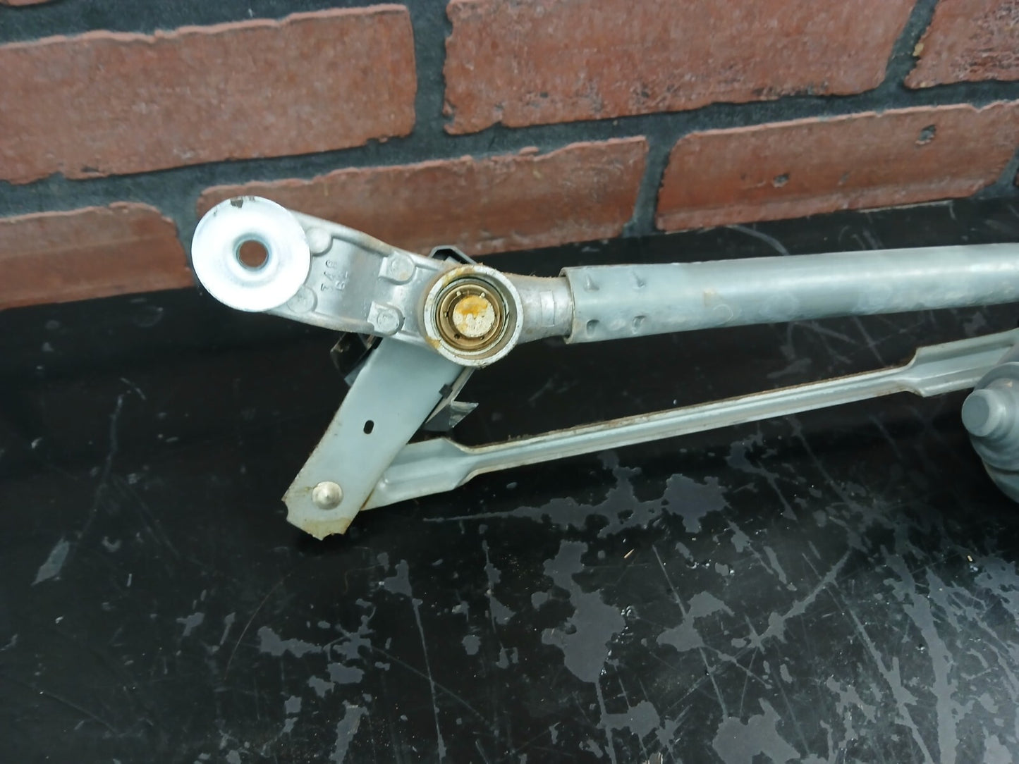 2016-2021 Jeep Grand Cherokee Front Windshield Wiper Motor Linkage 68260523ab