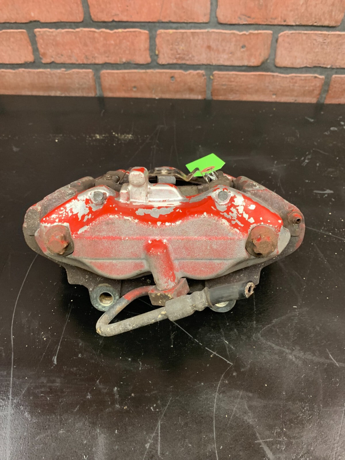 JEEP SRT 8 FRONT RH SIDE BREMBO BRAKE OEM USED, PAINT IS PEELING.