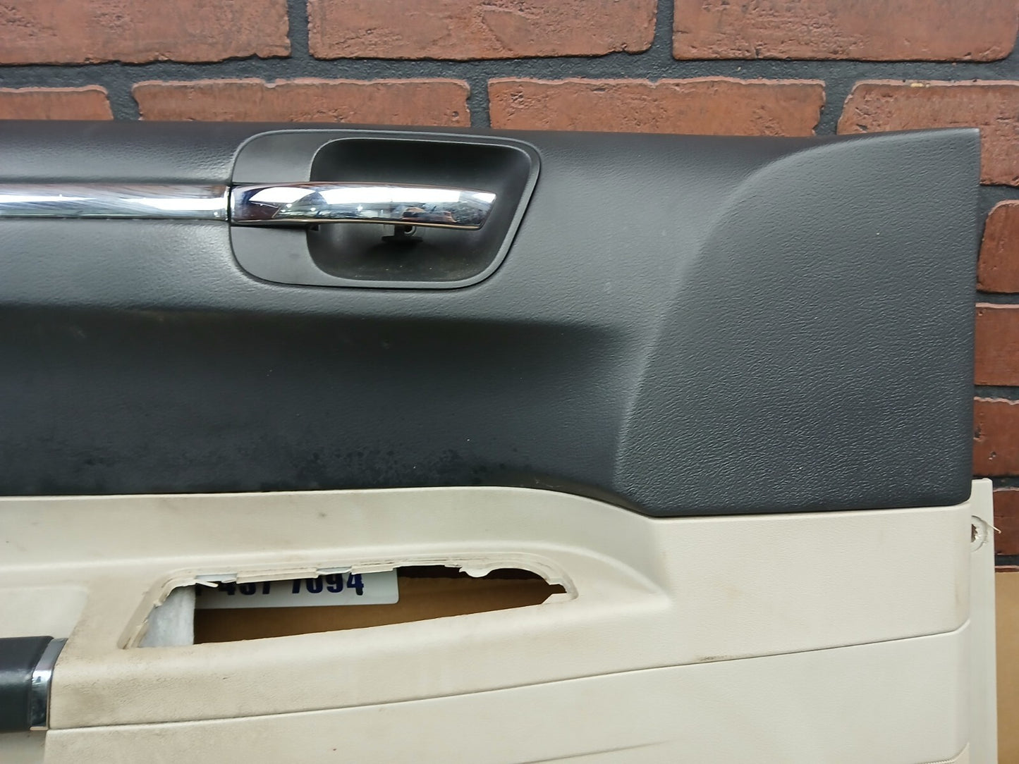 2005-2010 Chrysler 300 Front Driver LH Side Interior Door Panel 1al151d1af