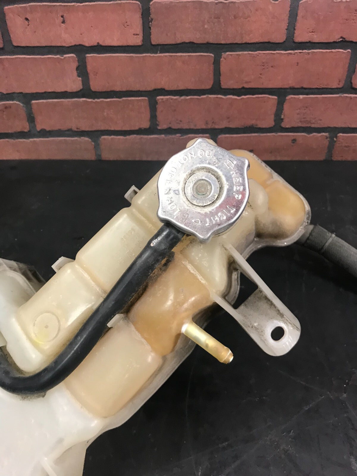 05-10 Challenger Charger Magnum 300 Coolant Recovery Bottle Reservoir 04596466AF