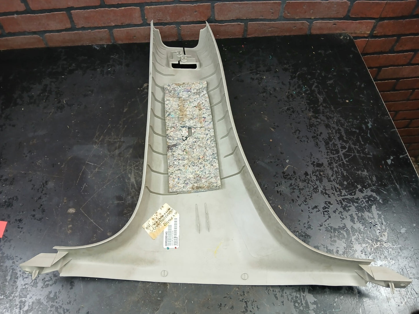2005-2010 Charger Magnum 300 Lower Passenger RH Side B Pillar Trim 0um22bd1ag