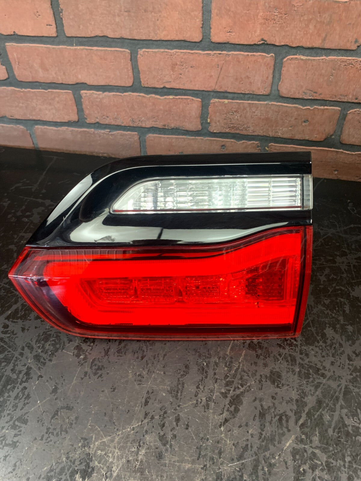 2014-2022 Jeep Grand Cherokee OEM Rear Driver LH Side Tail Light 68142945AF