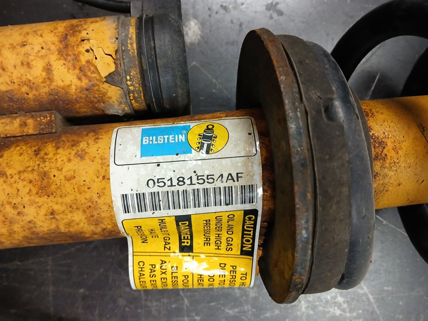 2012-2021 Dodge Challenger Front Passenger RH Shock Absorber Strut 05181554af