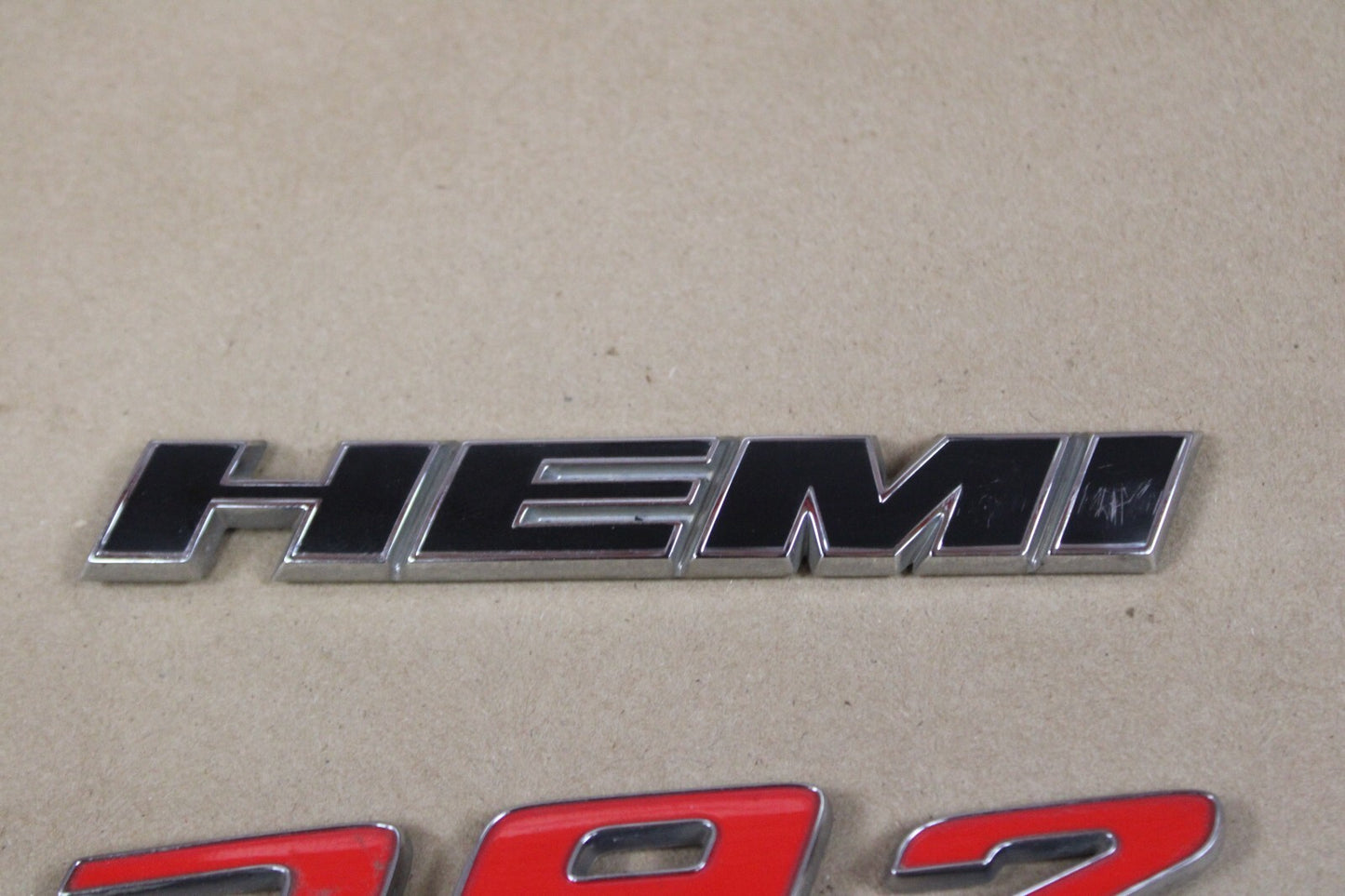 Challenger 2PCS SET SRT 392 HEMI Badges For Side Fender Emblems 3D Raised Decals
