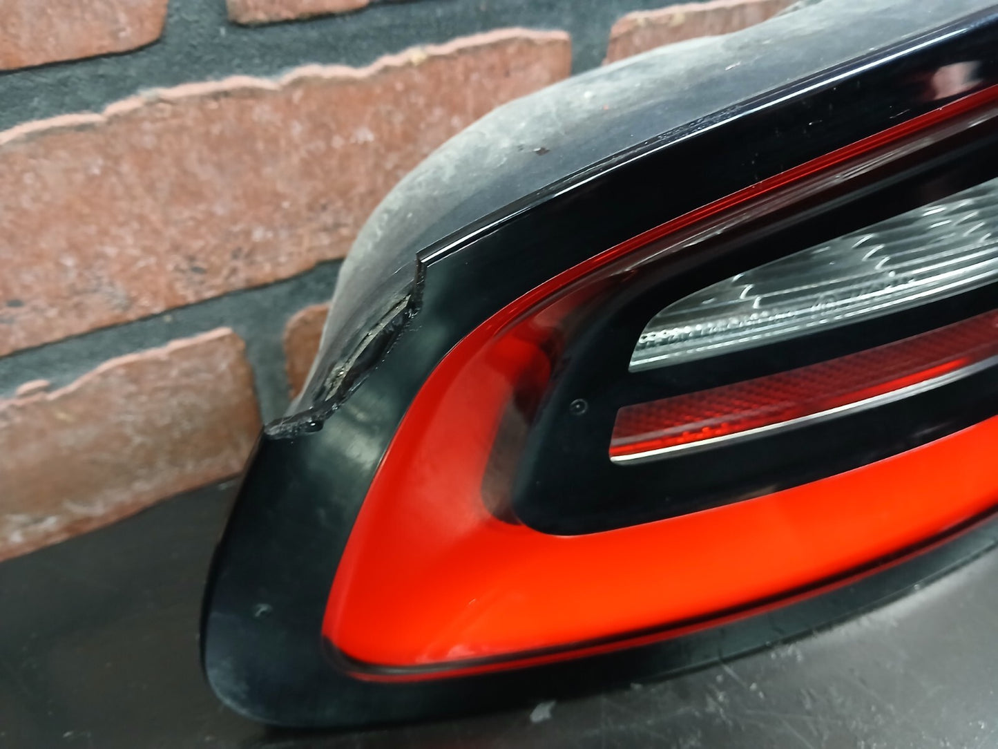 15-23 Dodge Charger Rear Driver LH Side Tail Light Assembly 68213145ac Damaged