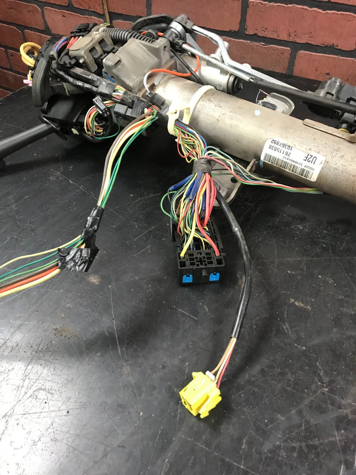 2002 Cadillac Escalade Steering Column Assembly 26115838