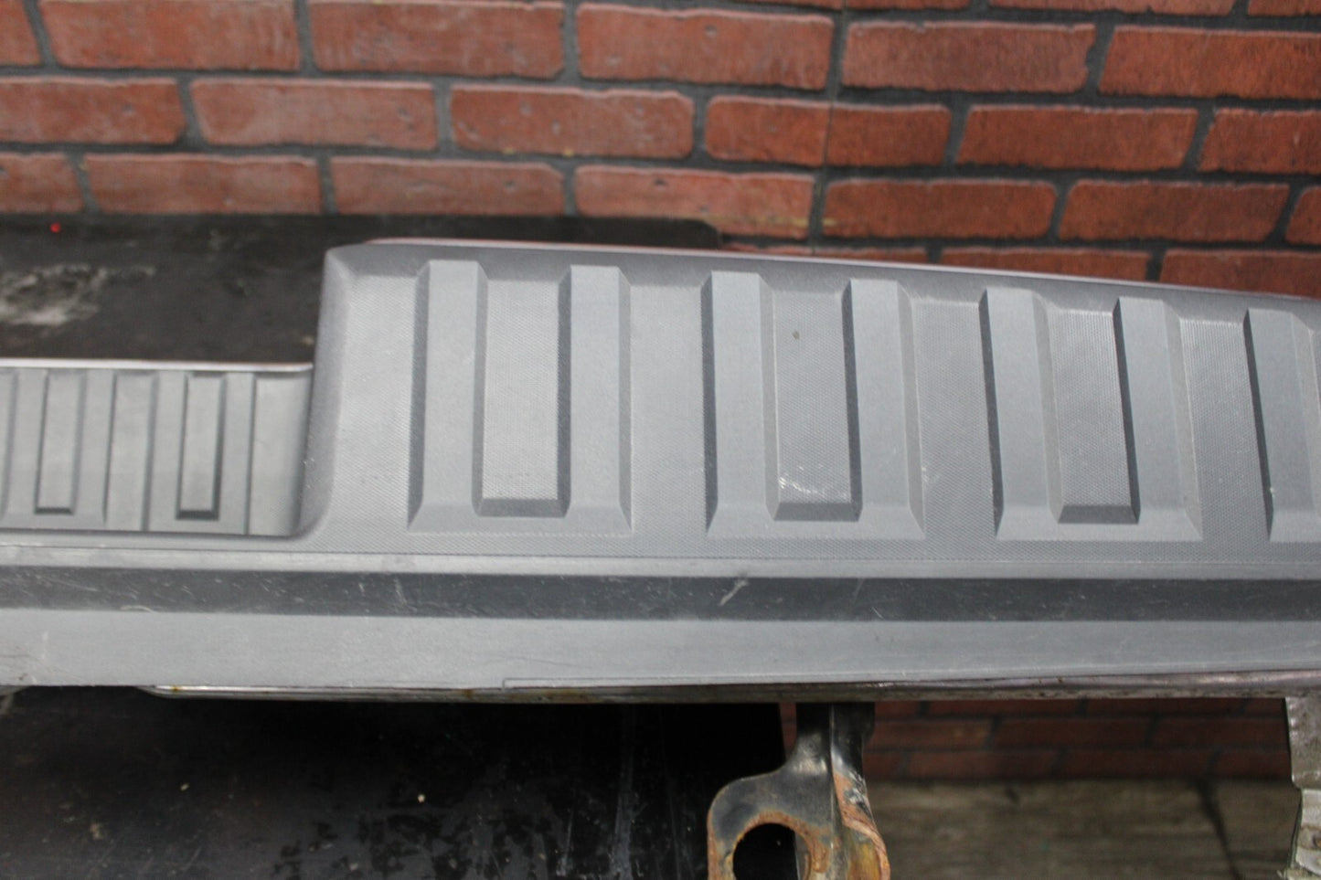 2014-2019 CHEVY SILVERADO/GMC SIERRA 1500 REAR BUMPER COVER STEP CHROME OEM DENT