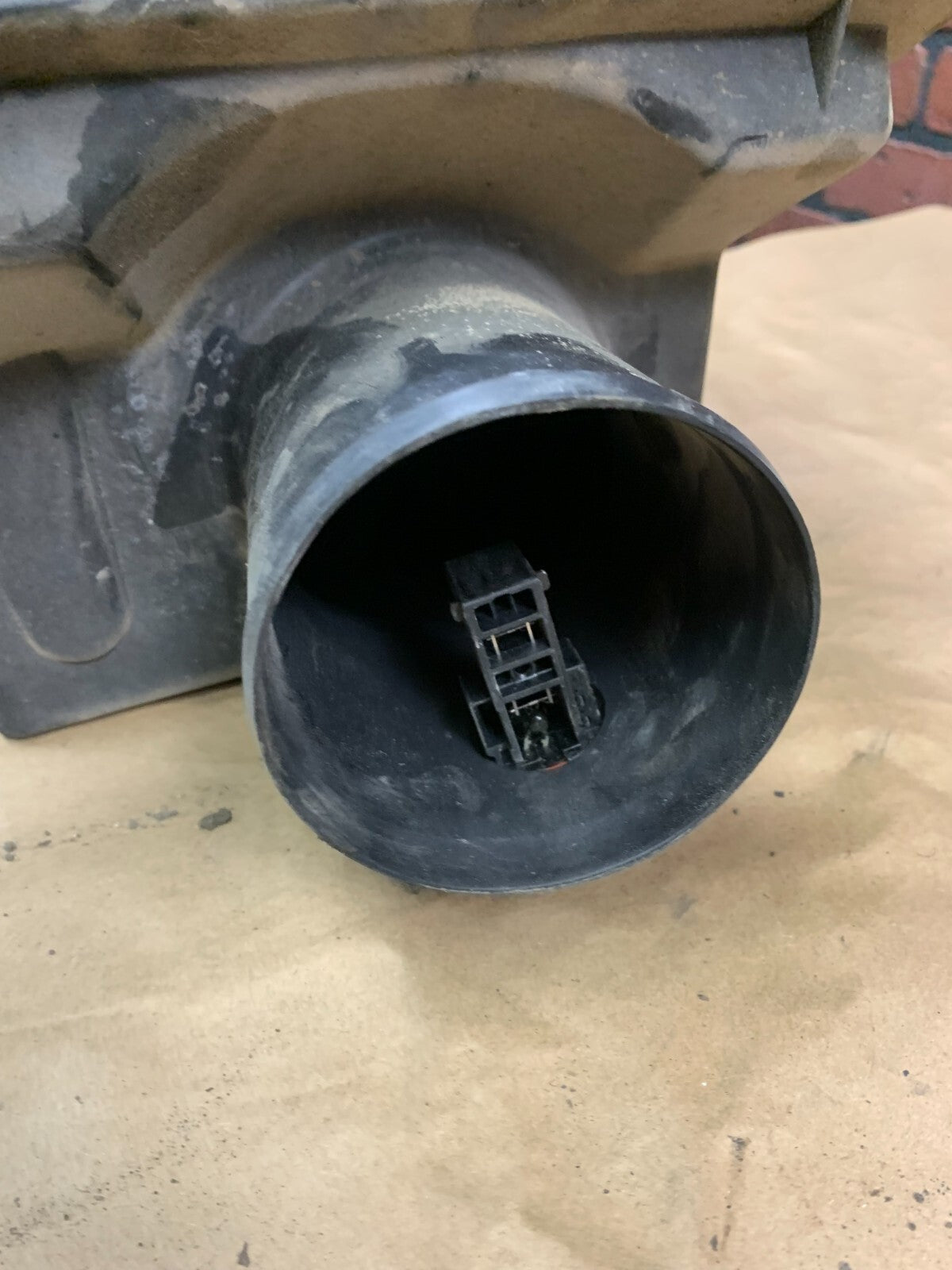 2009-2014 GM Suburban Tahoe Yukon Escalade Sierra Air Intake Filter Cleaner Box