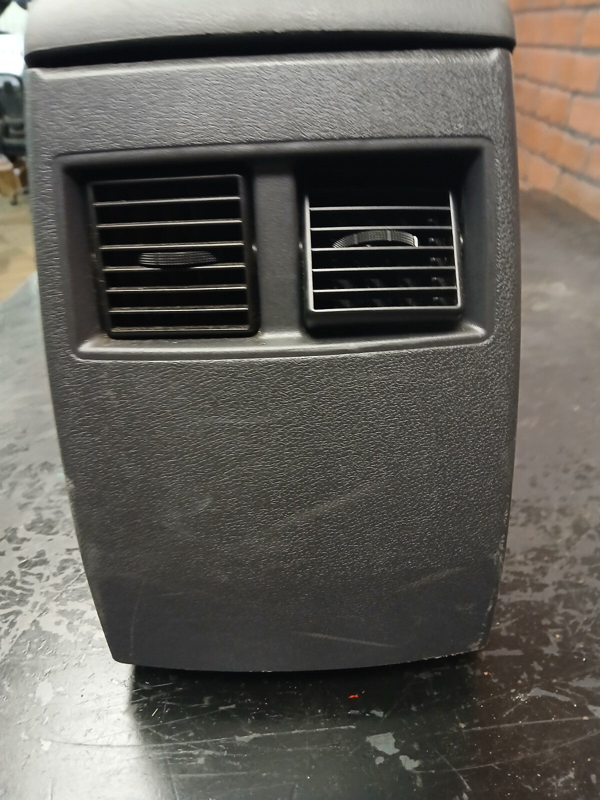2006 Chrysler 300c SRT8 Floor Center Console Assembly w/ Cupholders & Storage