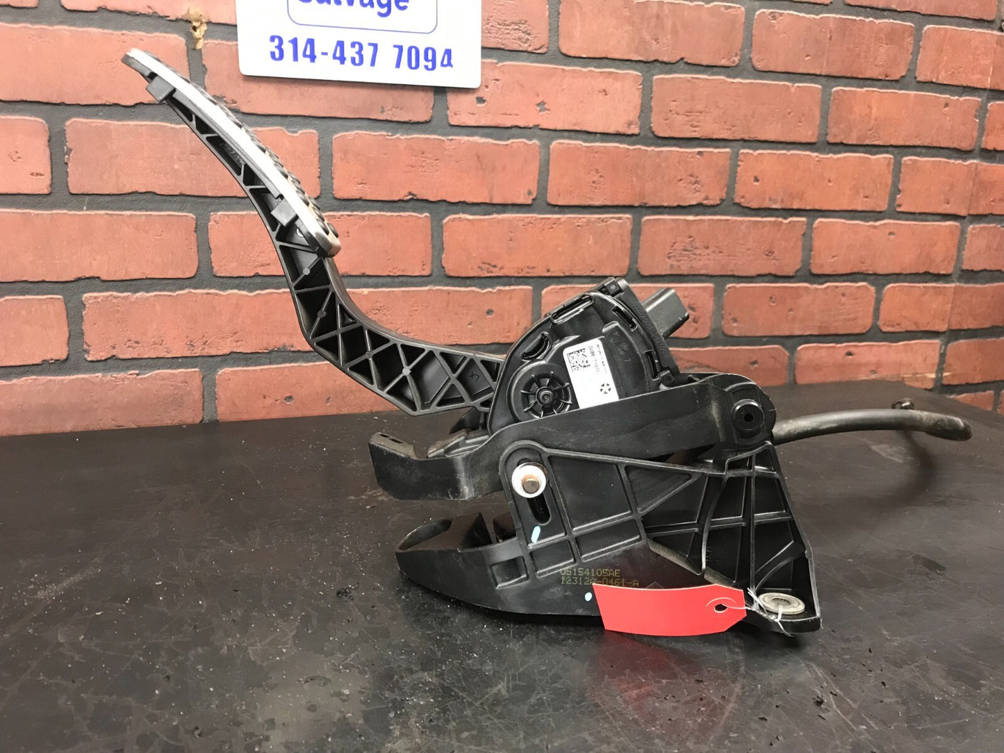 2007-2013 Charger Challenger 300 Accelerator Gas Pedal Assembly 04861716AC