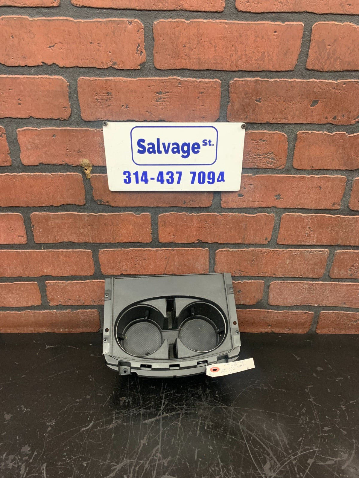 2015-2023 CHALLENGER/CHARGER/300 DUAL CUP HOLDER BLACK OEM GOOD CONDITION.
