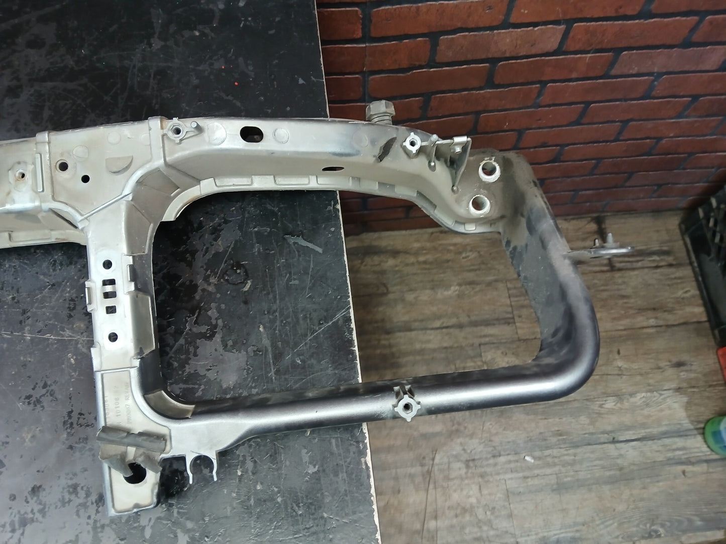 2005-2010 300 Charger Front Radiator Support Cross Member 05139179af 04578405aa