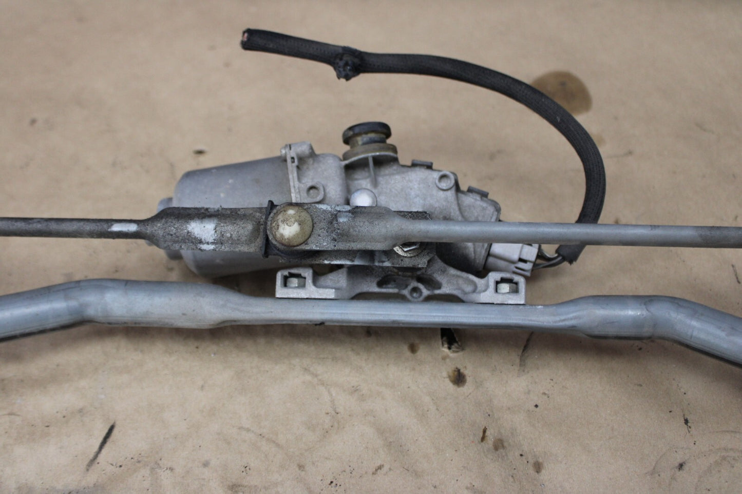 2012-2023 DODGE CHARGER SRT 392 6.2/6.4L WINDSHIELD WIPER LINKAGE MOTOR ASSEMBLY
