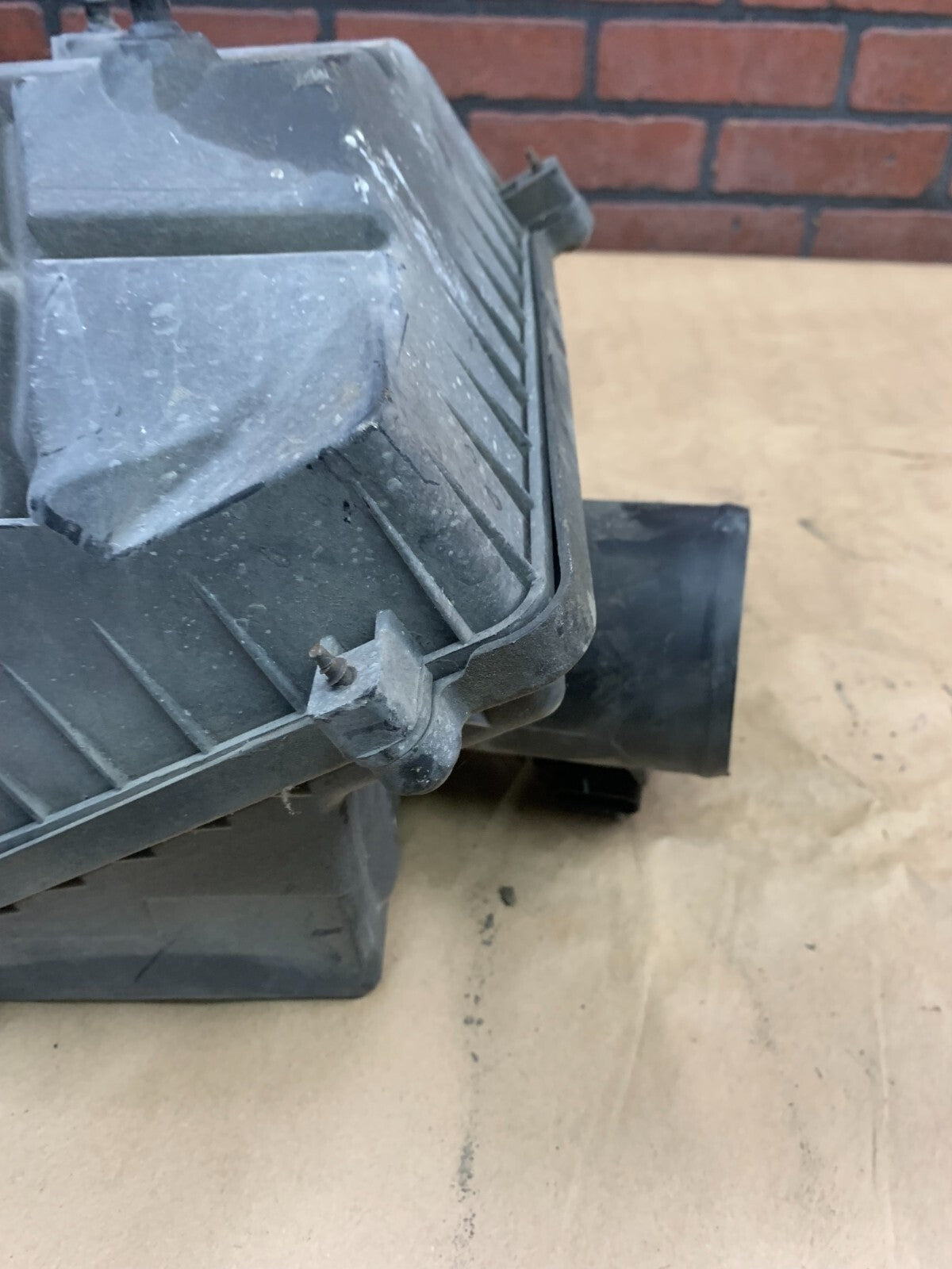 2009-2014 GM Suburban Tahoe Yukon Escalade Sierra Air Intake Filter Cleaner Box