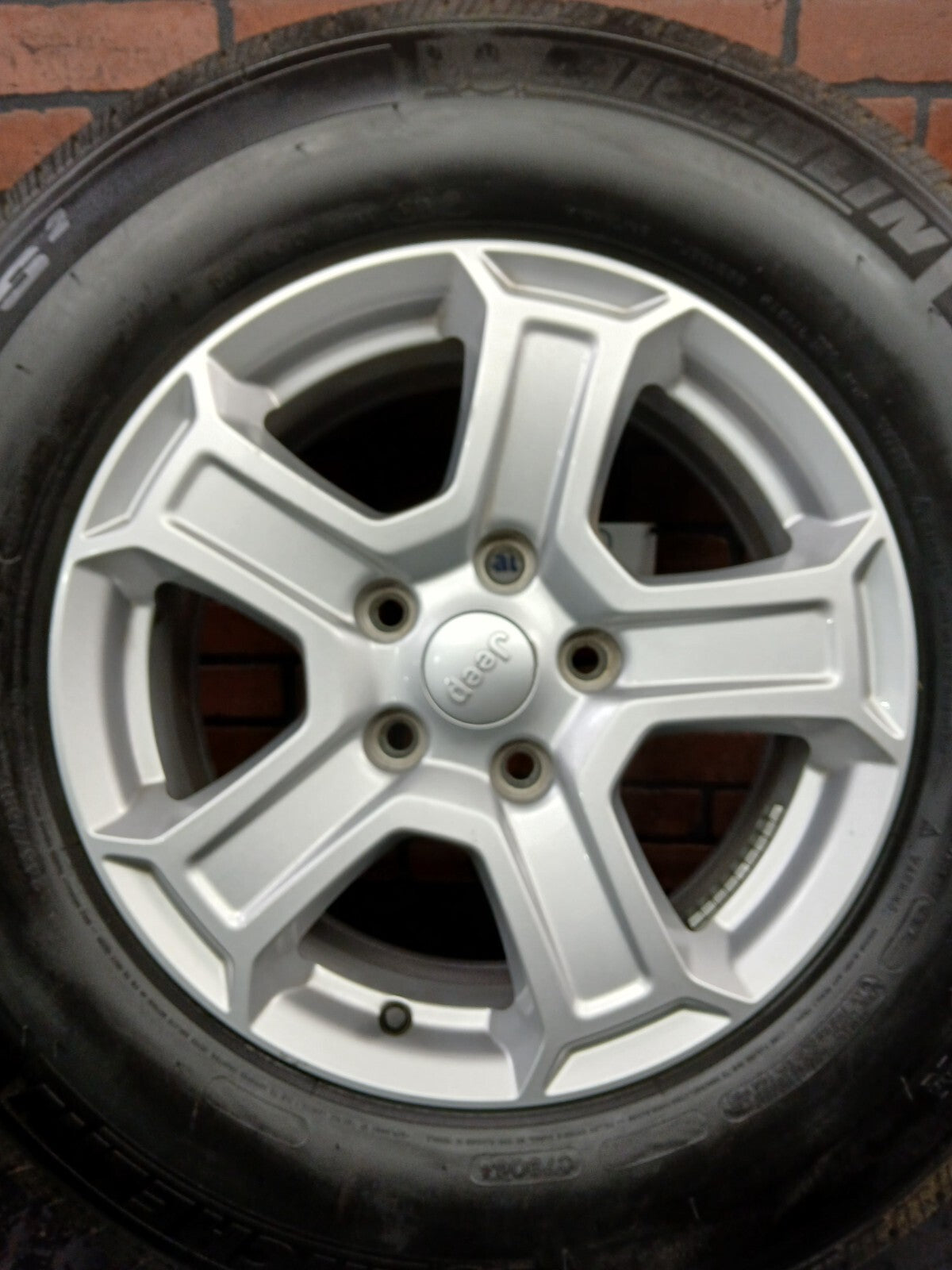2018-2023 17" Jeep Wrangler Wheel/Tire 5vh23trmaa Silver 5 Spoke 17x7.5 9/32