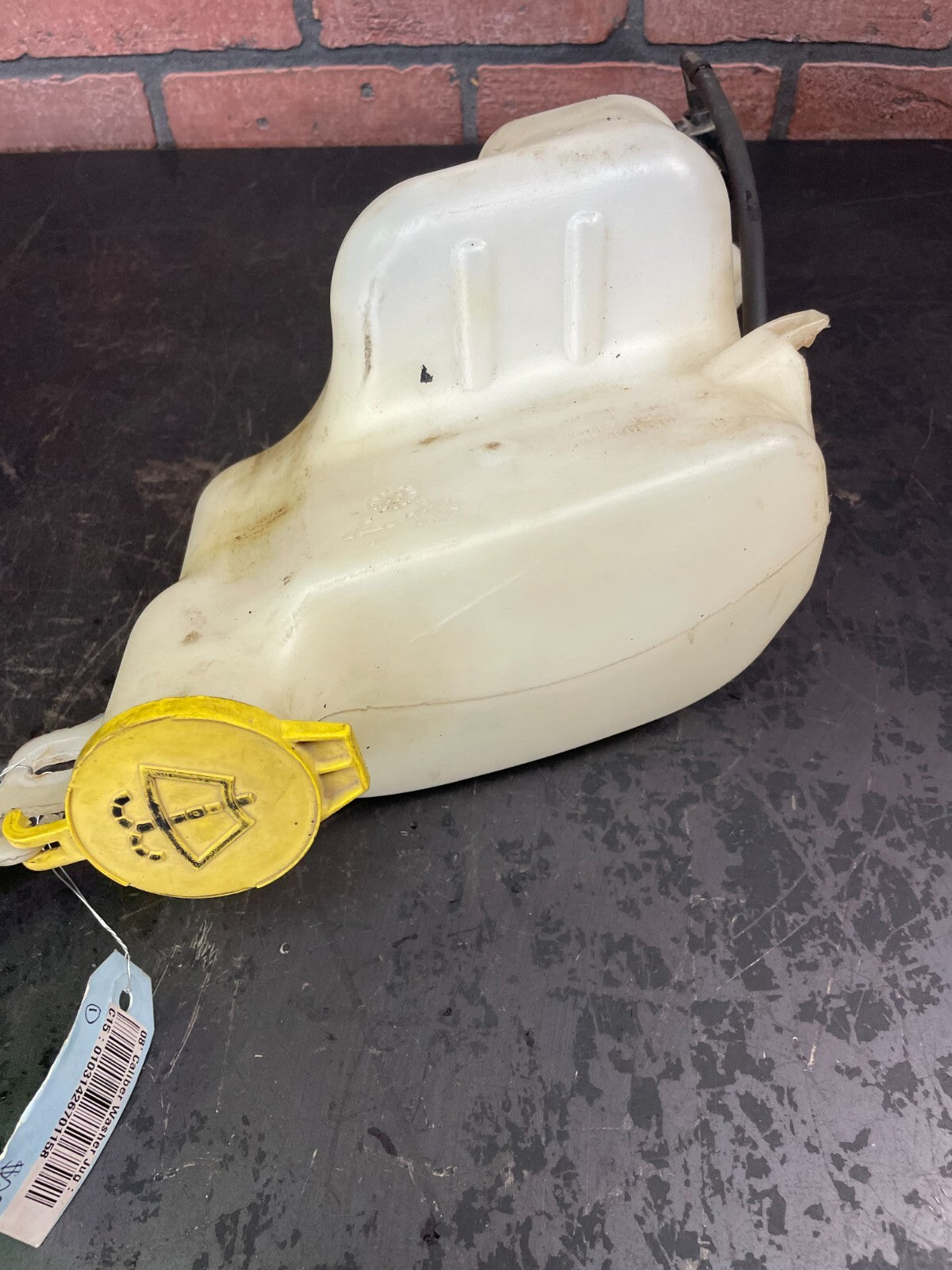 Washer Bottle Reservoir w Motor 05303789AF Fits 2007 - 2012 DODGE CALIBER 2.0L