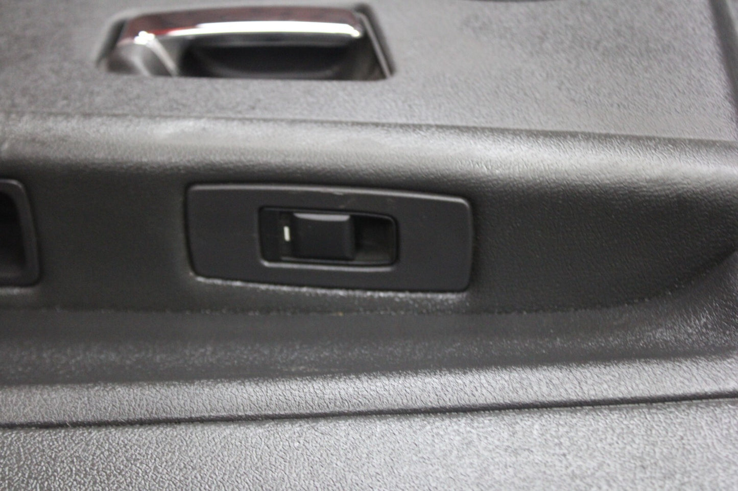 05-10 Jeep Grand Cherokee Rear Passenger RH Side Interior Door Panel 5HR381DVAM