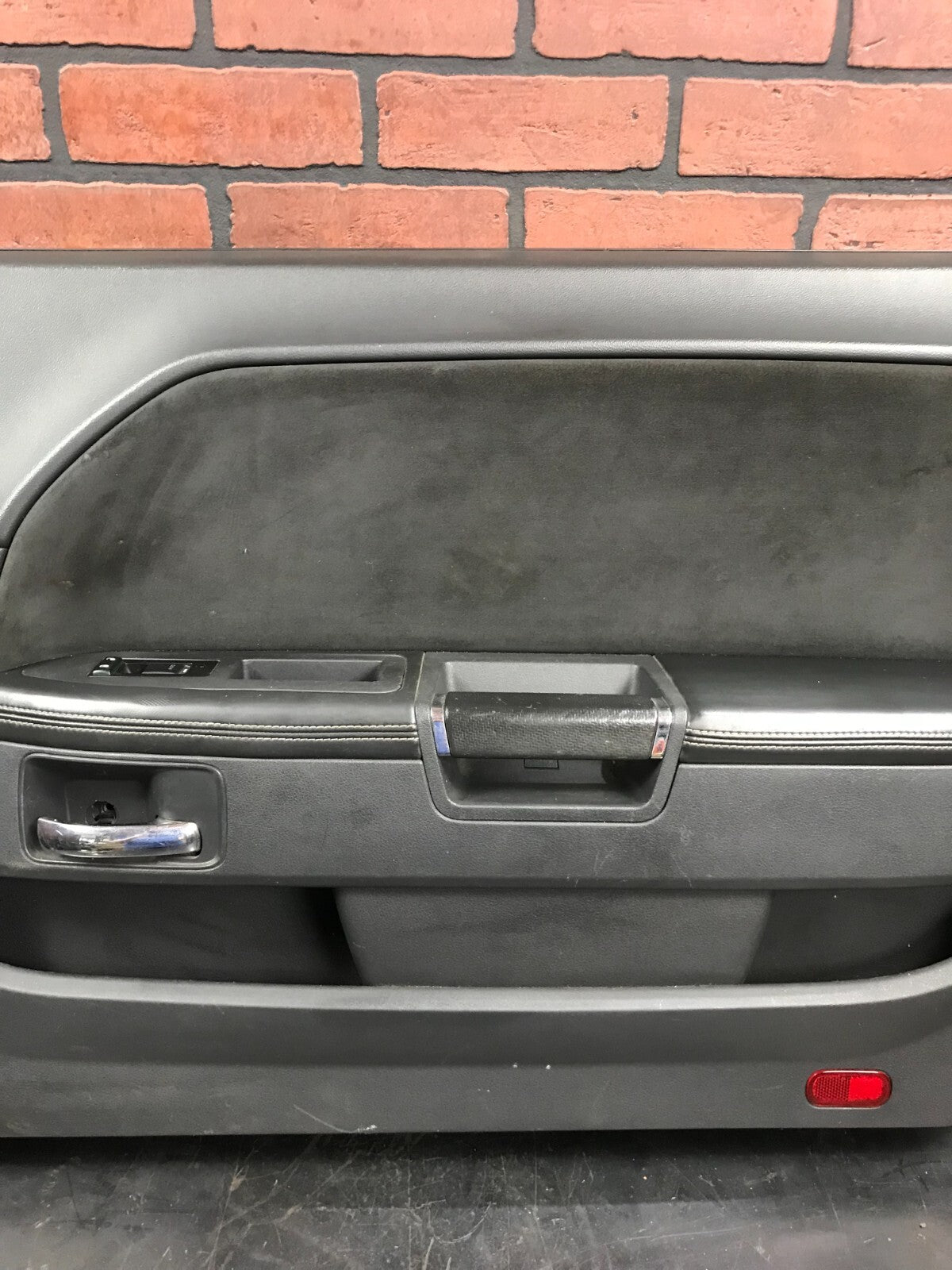 2008-2010 Dodge Challenger OEM Front Passenger RH Side Interior Door Panel Trim