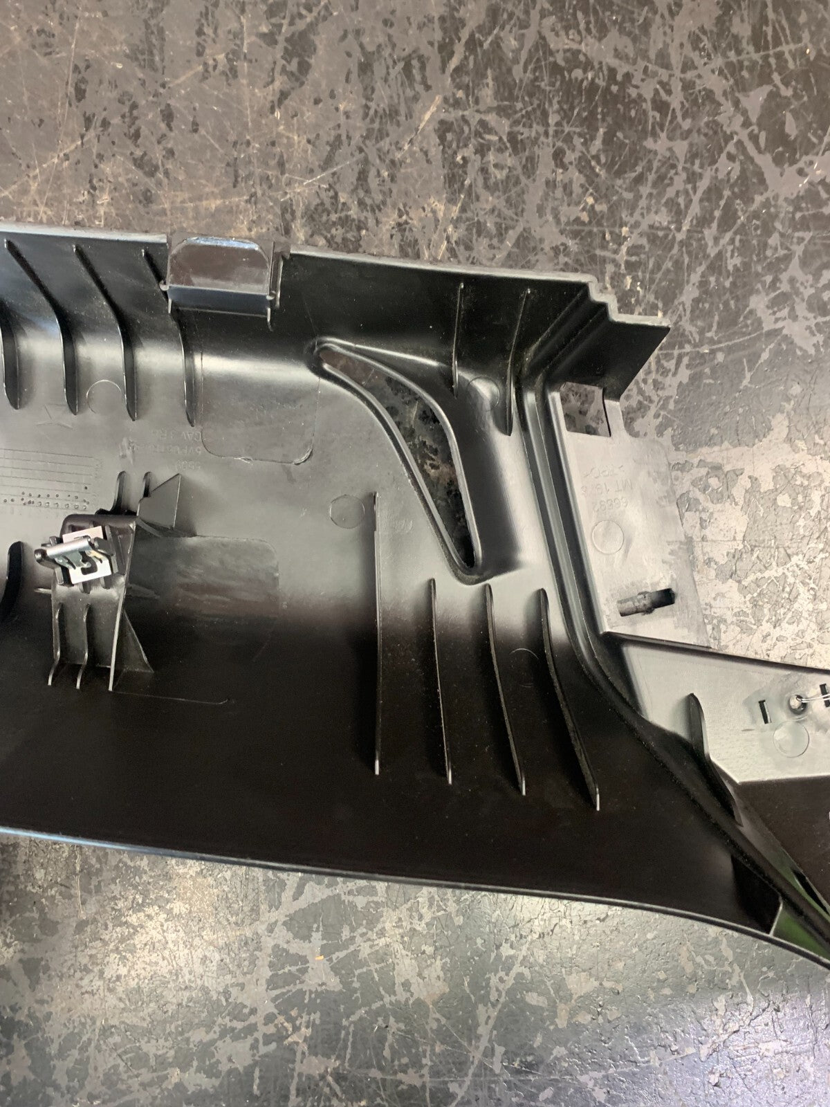 2017-2021 JEEP GRAND CHEROKEE REAR RIGHT C PILLAR TRIM PANEL OEM 5VP06DX9AB