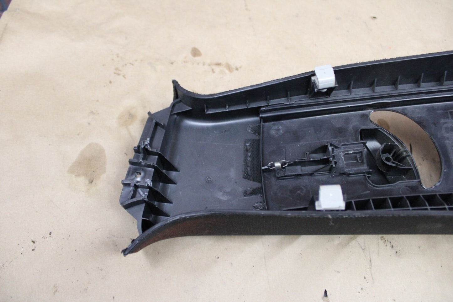 2011-2023 DODGE CHARGER RIGHT PASSENGER SIDE CENTER B PILLAR COVER TRIM OEM