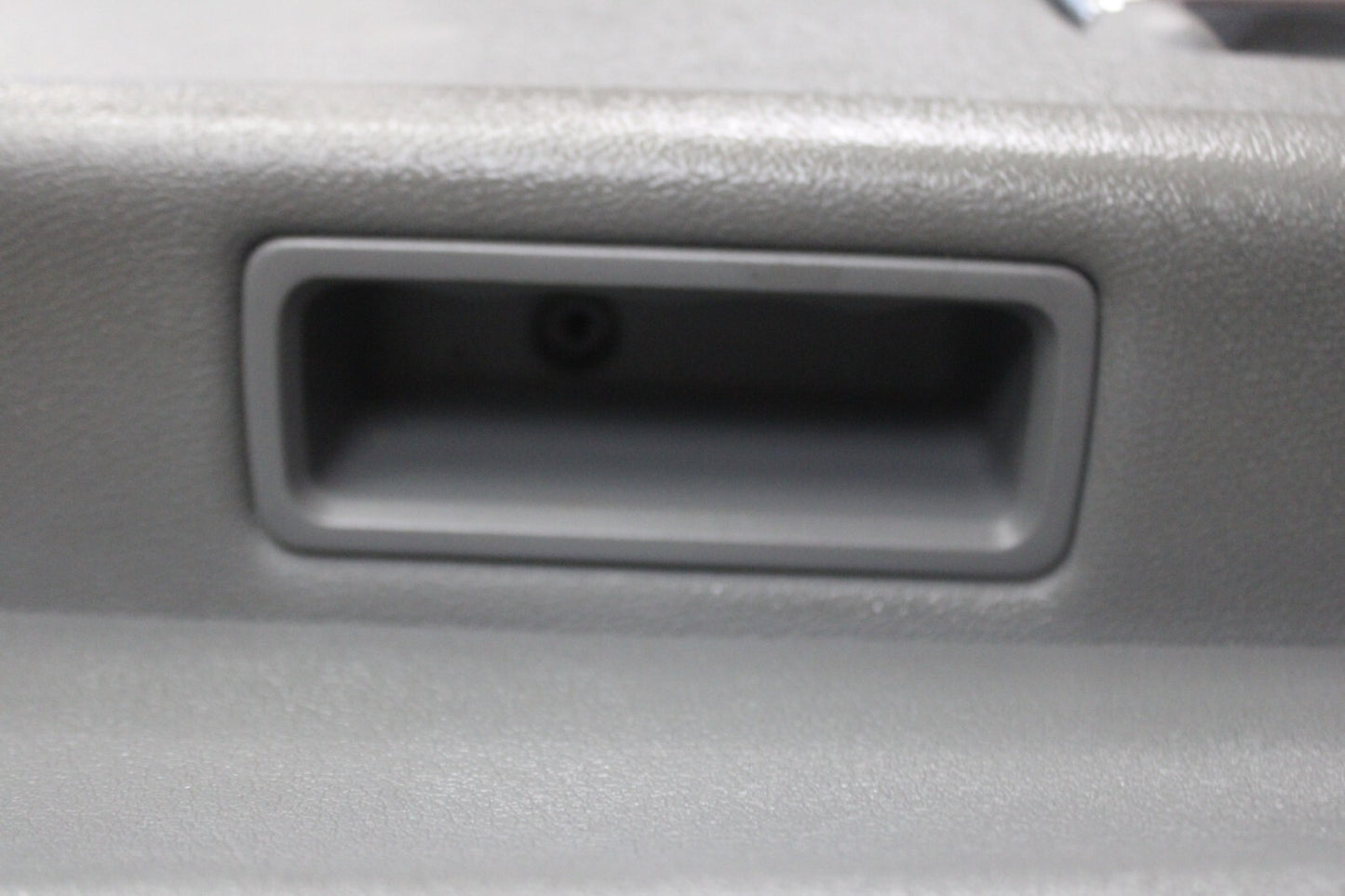 2005-2007 JEEP GRAND CHEROKEE REAR PASSENGER RH DOOR TRIM PANEL 5HR381D5AL
