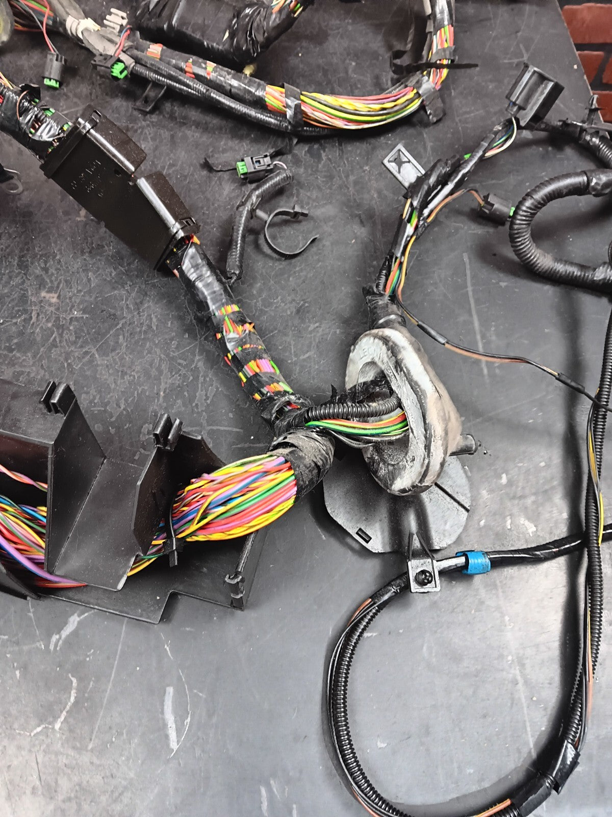 2010-2013 Land Rover Engine Wire Wiring Harness w/ Fuse Box AH22-14290-APB