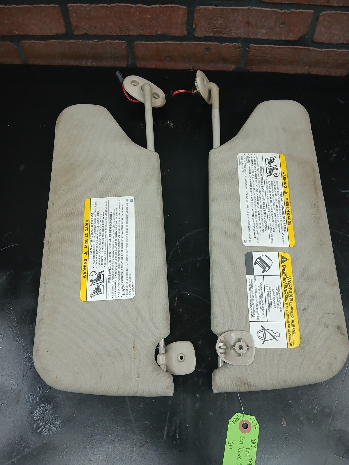 2007 Jeep Grand Cherokee Gray Extendable Sun Visor Set w/ Mirror & Lights