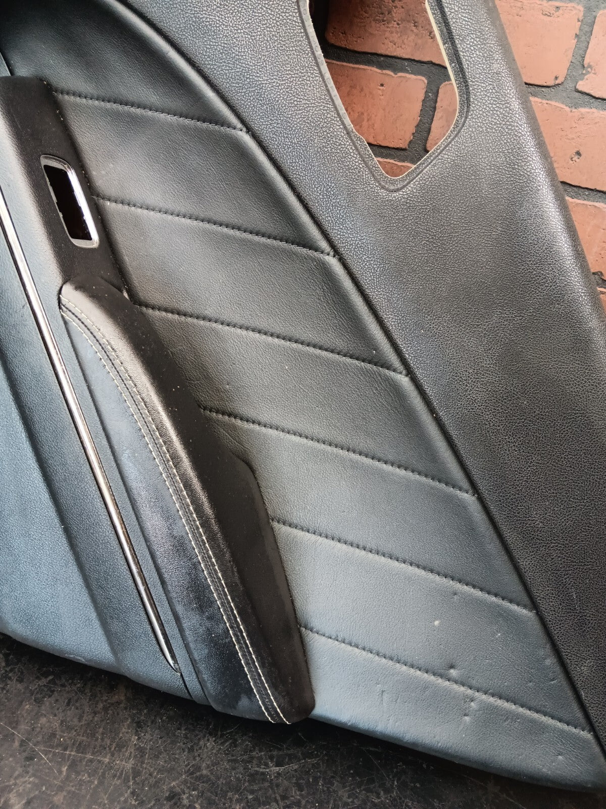 2015-2019 Dodge Charger Rear Passenger RH Interior Door Panel 5sj582x9ae