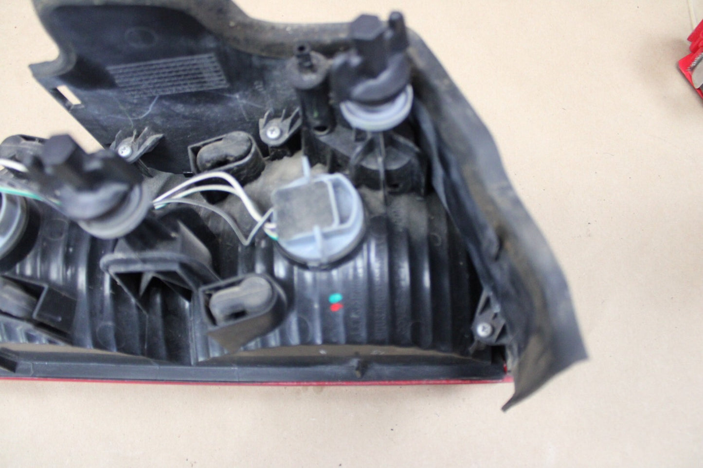2008-2014 DODGE CHALLENGER OUTER PASSENGER RH SIDE TAIL LIGHT LAMP ASSEMBLY OEM