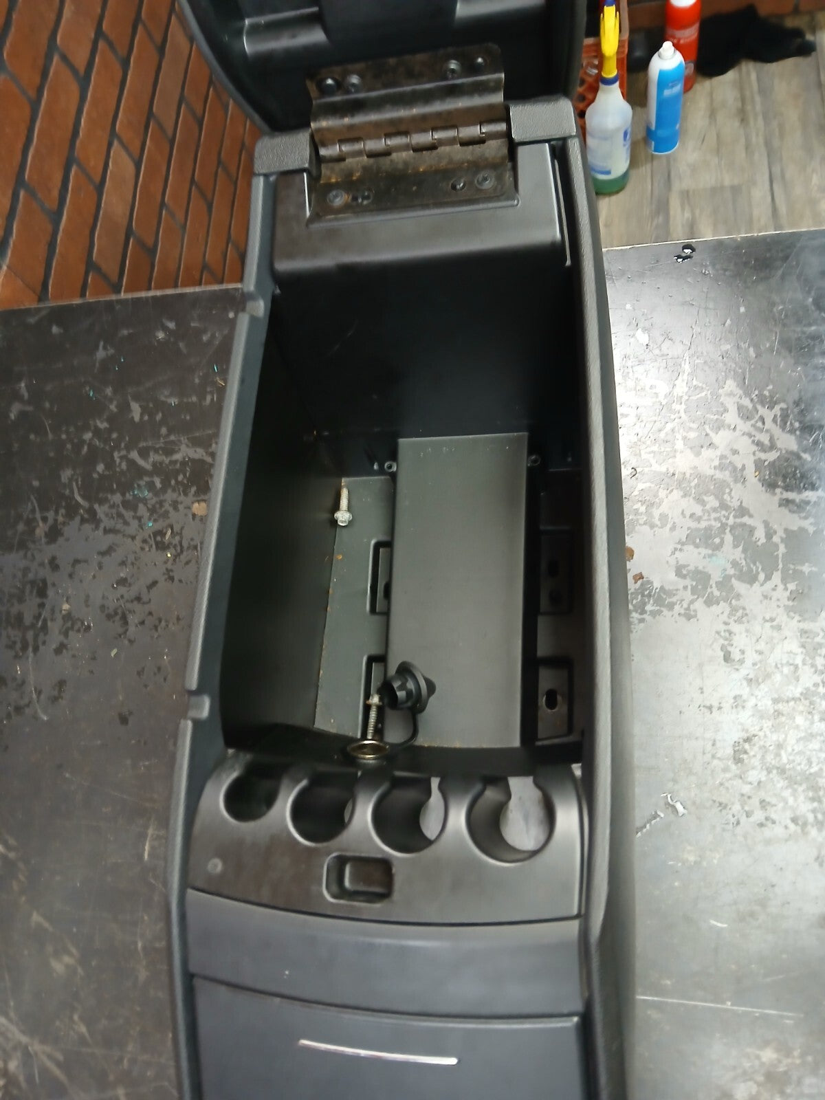 2006 Chrysler 300c SRT8 Floor Center Console Assembly w/ Cupholders & Storage