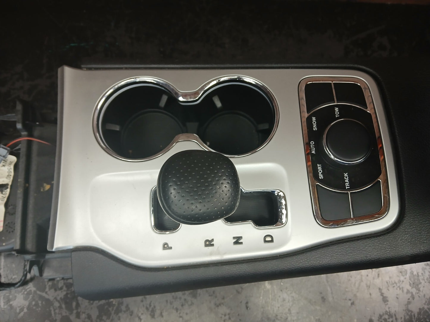 2011-2013 Jeep Grand Cherokee Center Console Assembly w/ Shifter/Storage/Vents