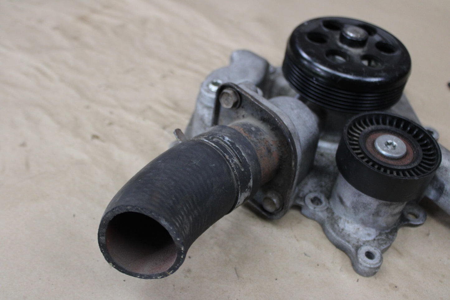 5.7 6.1 Engine Water Coolant Pump Assembly 05-10 Challenger Grand Cherokee 300