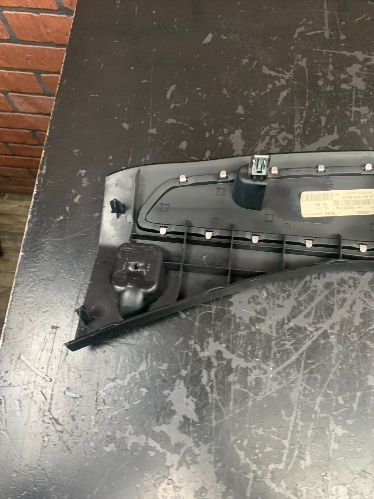 2015-2018 JEEP GRAND CHEROKEE REAR CARGO FLOOR SILL PLATE OEM I01049070BLR