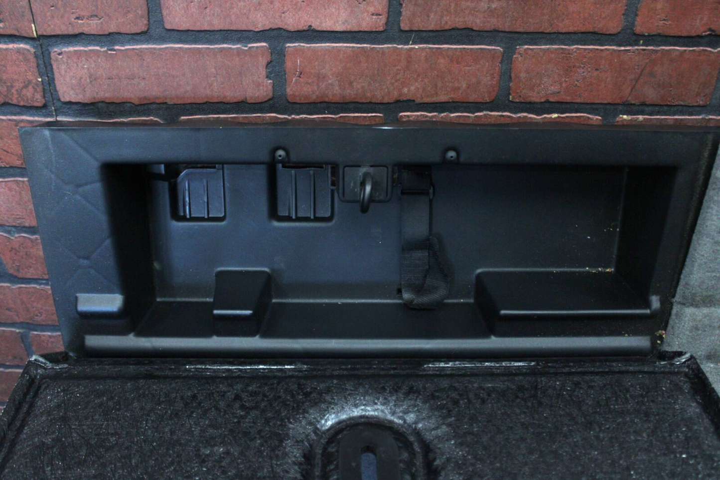05-10 Grand Cherokee SRT8 Rear Load Floor Base Storage Compartment 5JY871DHAK