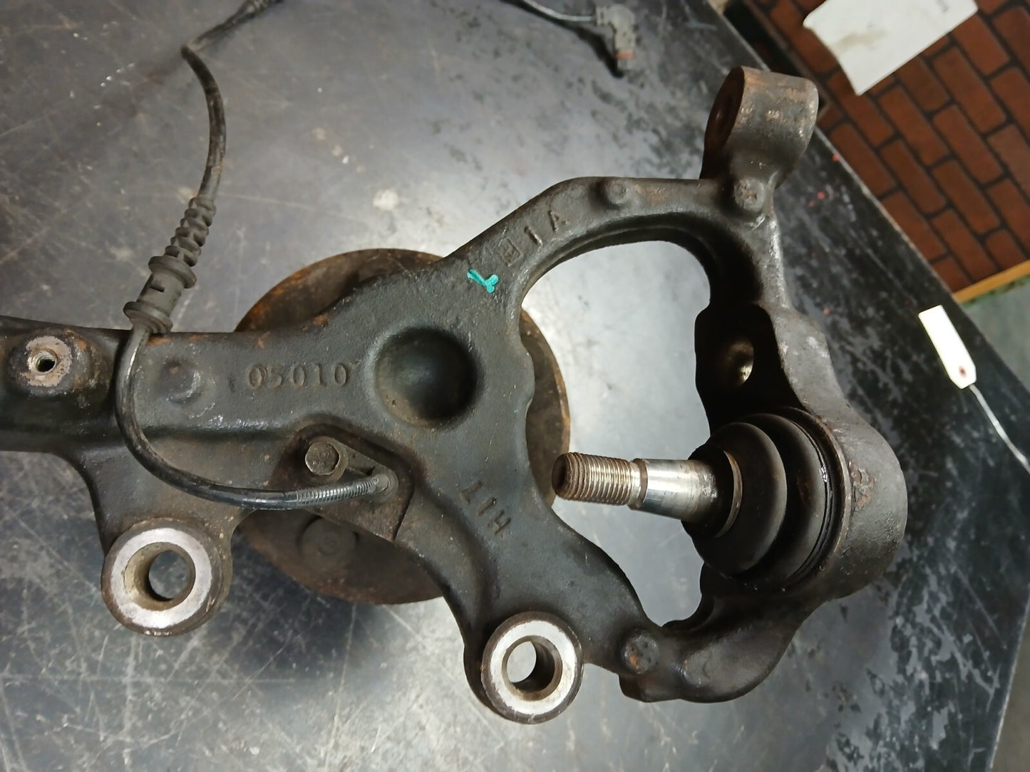 2006-2014 Charger 300 Front Driver LH Side Spindle Knuckle Assembly 05290545ab