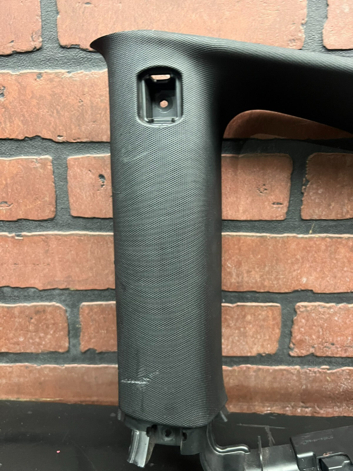 2015-2023 DODGE CHALLENGER REAR RIGHT SIDE QUARTER C PILLAR UPPER TRIM COVER OEM