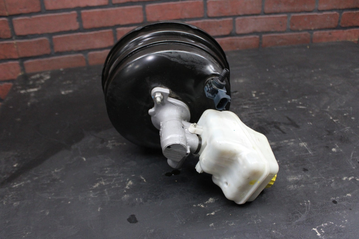 11-14 Challenger Charger 300 SRT8 Power Brake Booster Master Cylinder 05154787AA