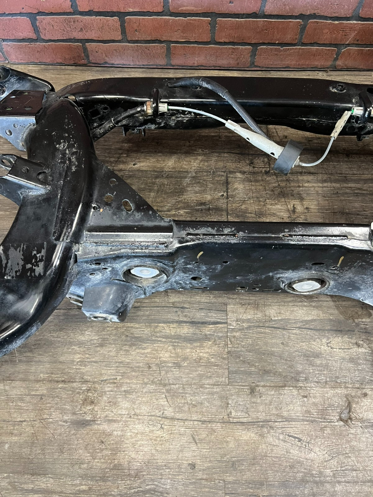 DODGE CHALLENGER R/T SCAT PACK 16-23 OEM REAR AXLE SUSPENSION SUBFRAME CRADLE