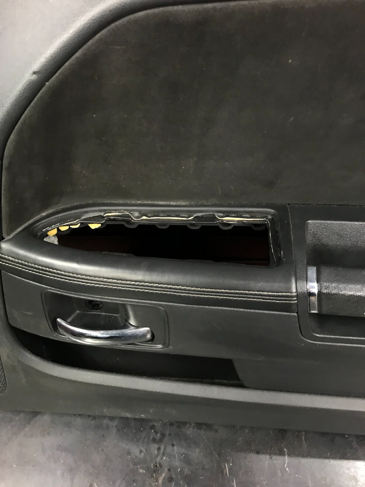08-14 Dodge Challenger SRT Passenger Right Door Trim Panel Door Interior Black