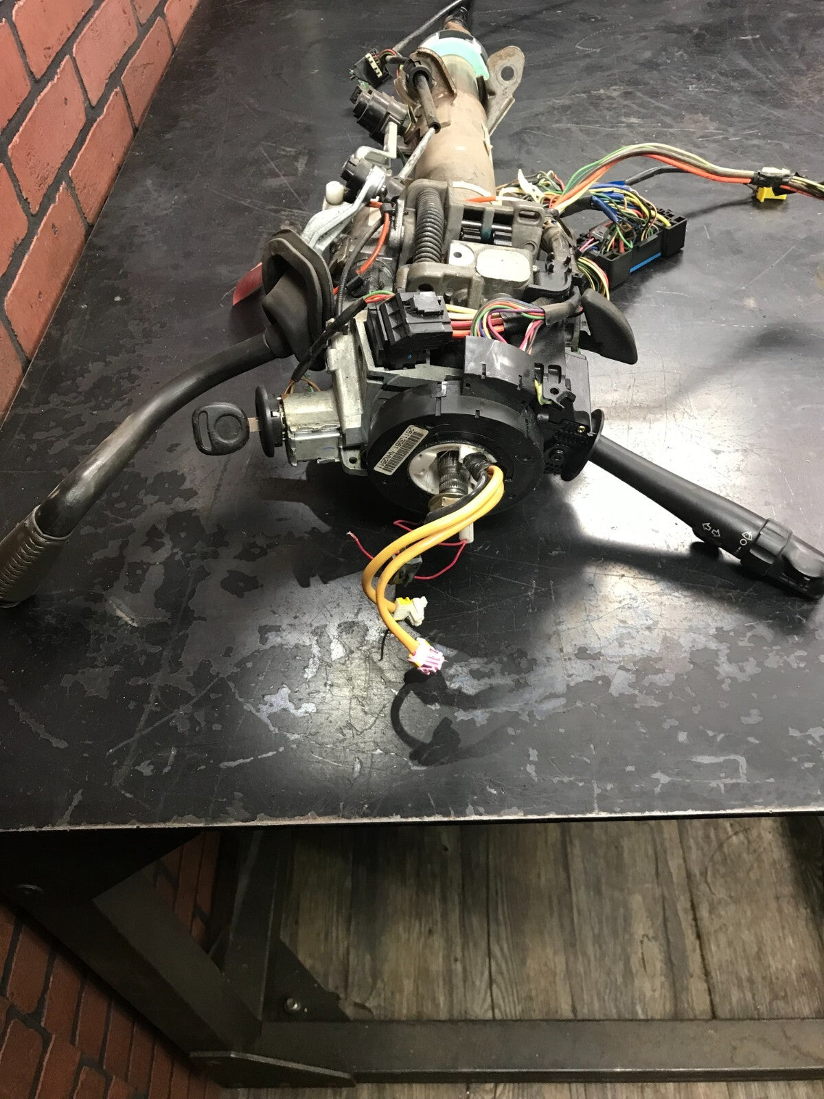 2002 Cadillac Escalade Steering Column Assembly 26115838