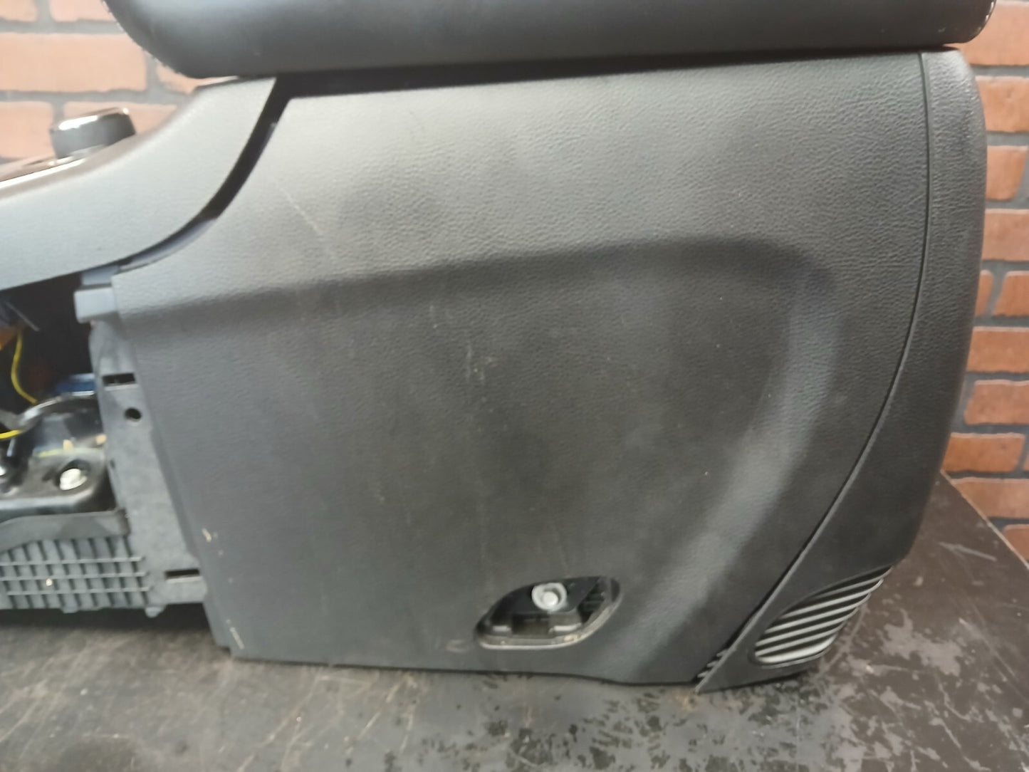2011-2013 Jeep Grand Cherokee Center Console Assembly w/ Shifter/Storage/Vents