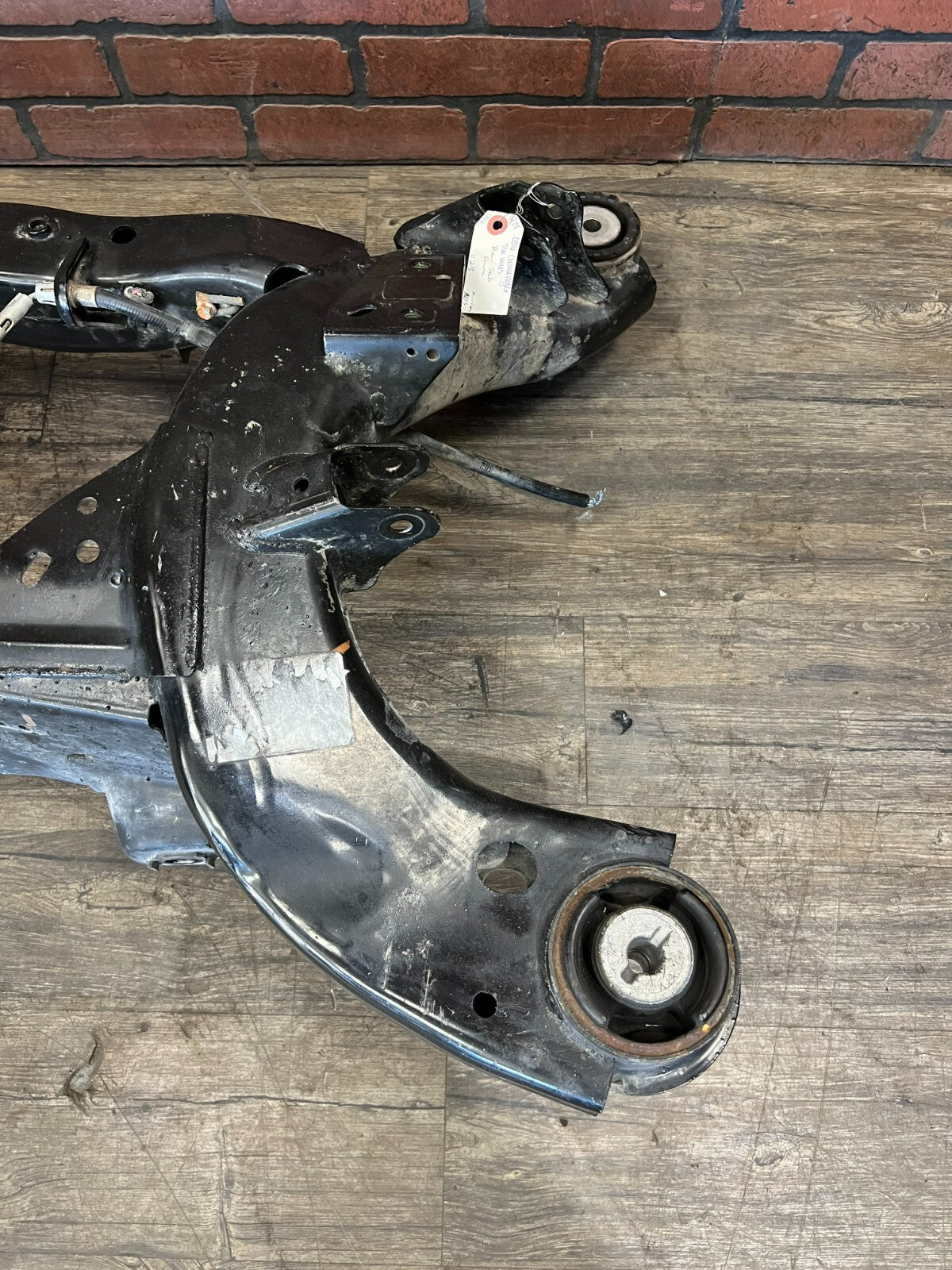 DODGE CHALLENGER R/T SCAT PACK 16-23 OEM REAR AXLE SUSPENSION SUBFRAME CRADLE