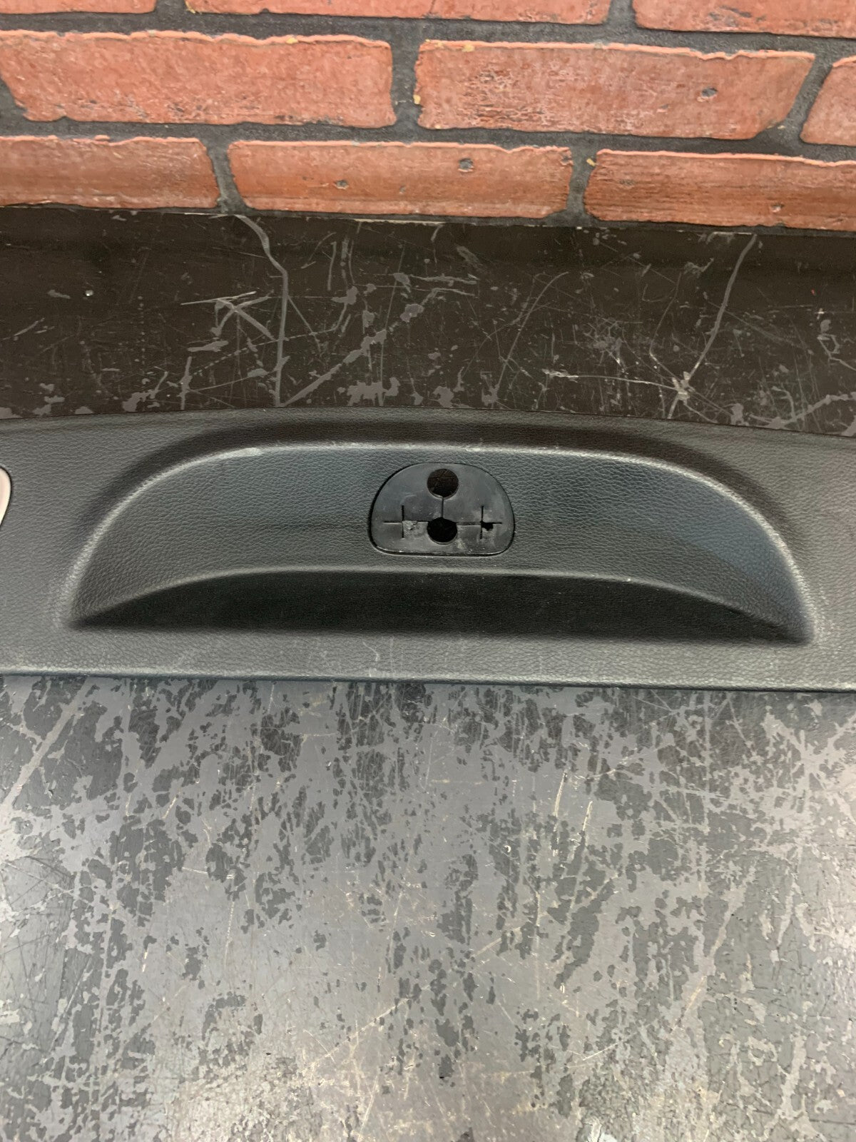 2015-2018 JEEP GRAND CHEROKEE REAR CARGO FLOOR SILL PLATE OEM I01049070BLR