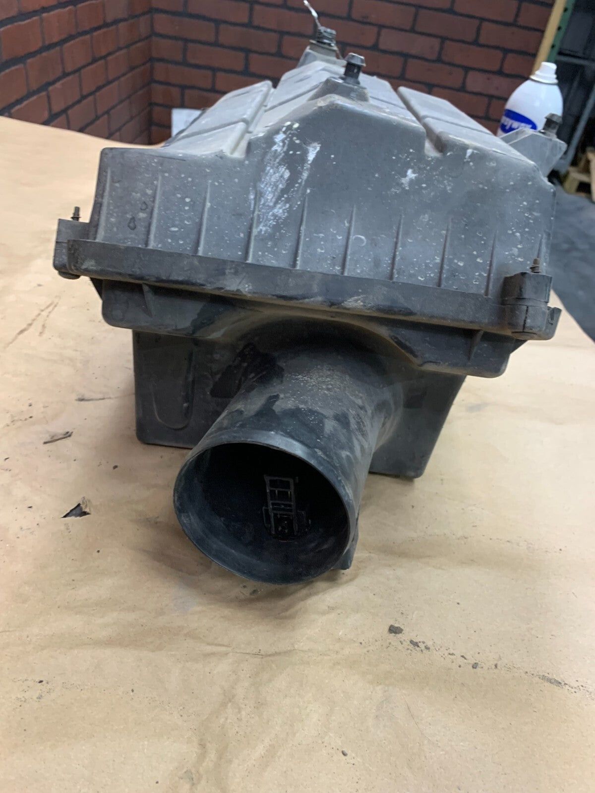 2009-2014 GM Suburban Tahoe Yukon Escalade Sierra Air Intake Filter Cleaner Box