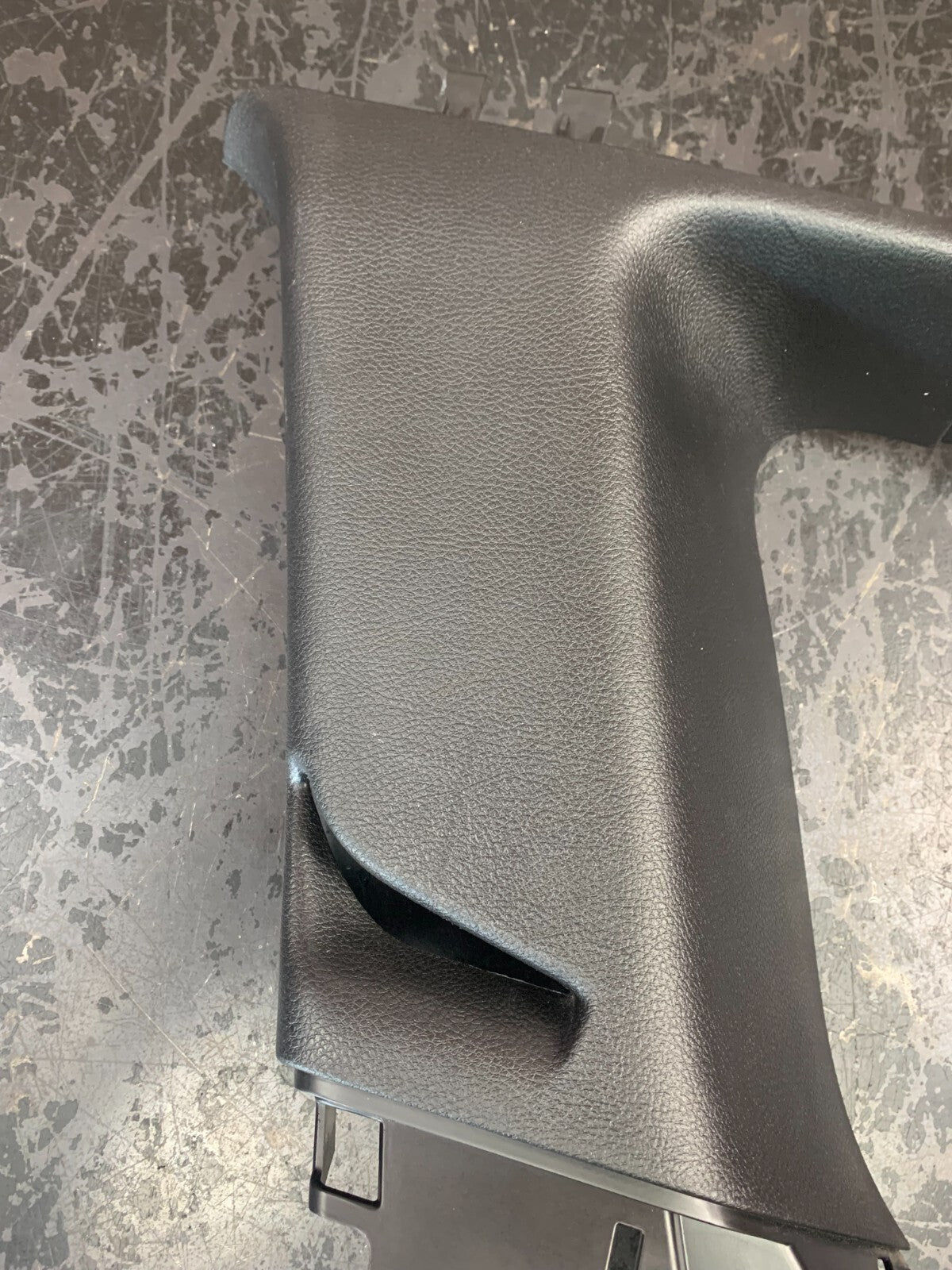 2017-2021 JEEP GRAND CHEROKEE REAR RIGHT C PILLAR TRIM PANEL OEM 5VP06DX9AB