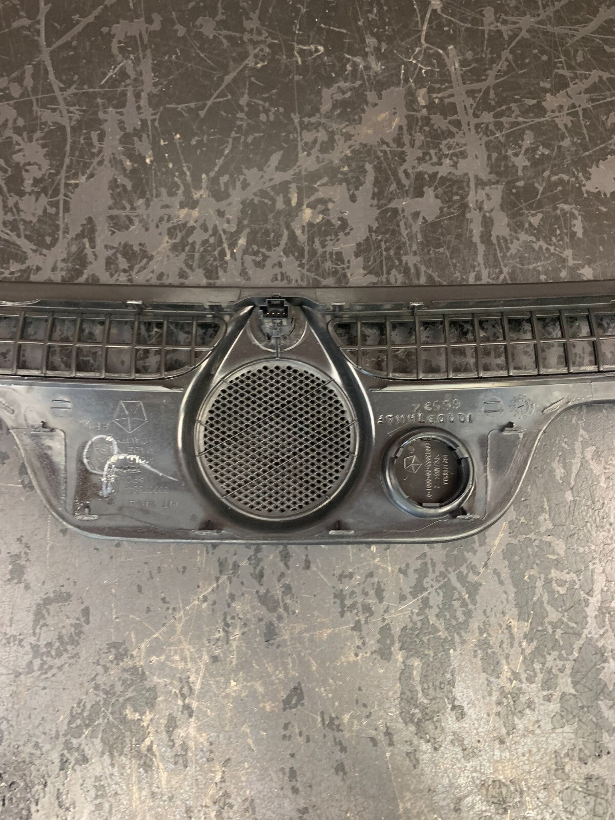2014-2022 JEEP GRAND CHEROKEE UPPER DASH DEFROSTER GRILLE PANEL VENT OEM