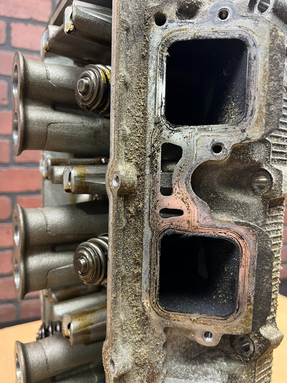 06-10 Dodge Magnum 6.1l Hemi SRT8 OEM Driver Side Cylinder Head Great Condition
