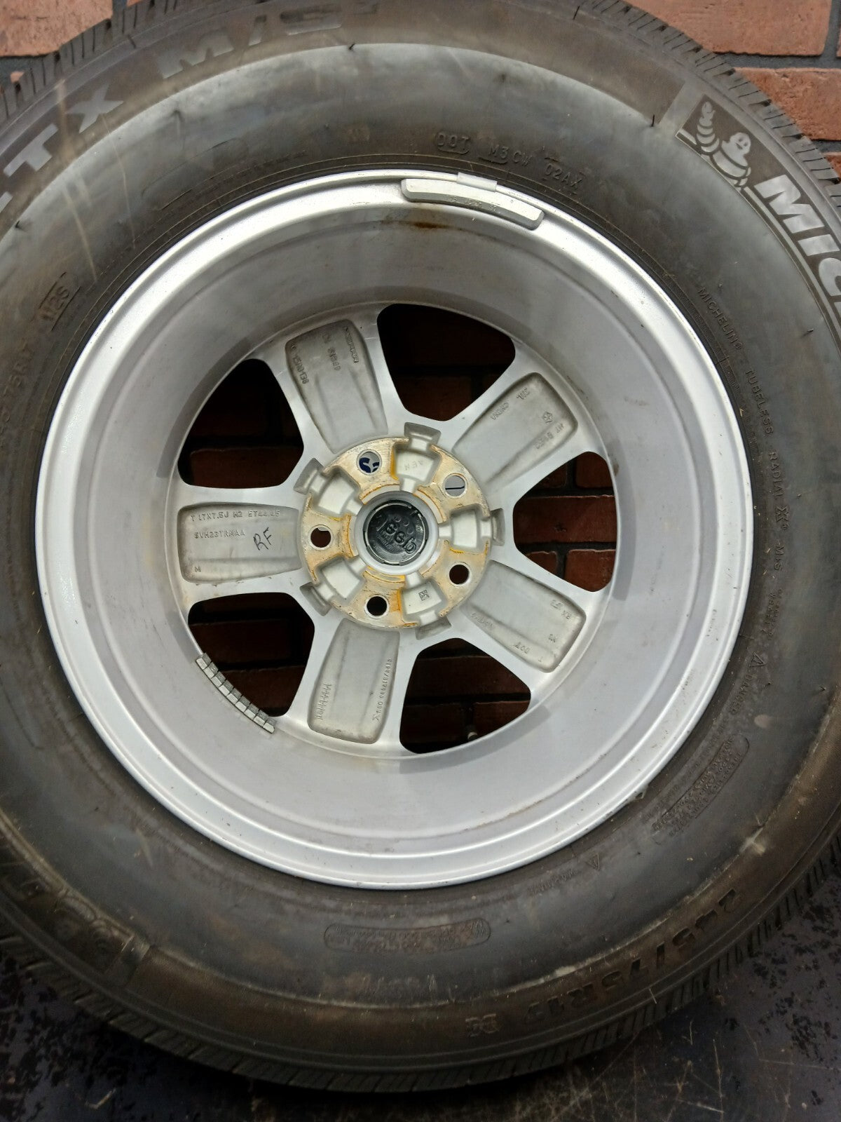 2018-2023 17" Jeep Wrangler Wheel/Tire 5vh23trmaa Silver 5 Spoke 17x7.5 9/32