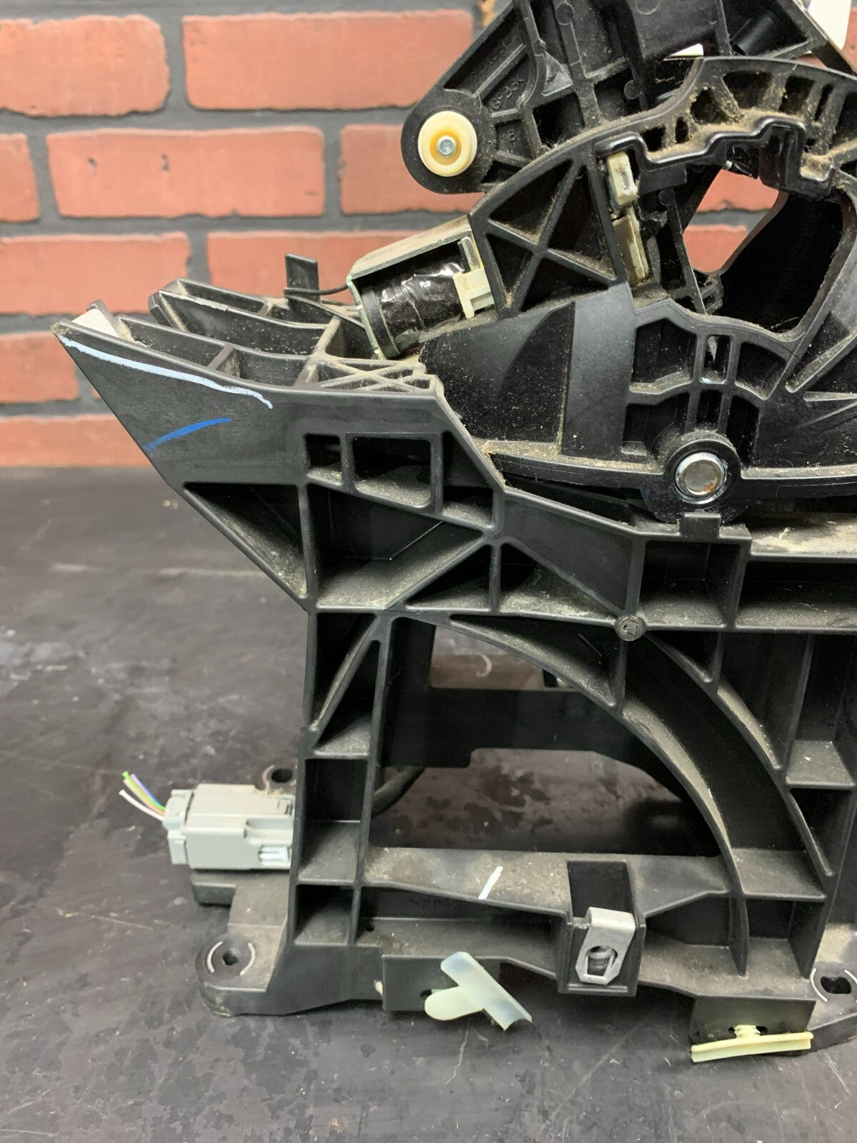 FORD EDGE TRANSMISSION GEAR SHIFT SHIFTER SELECTOR LEVER OEM 2015 - 2018