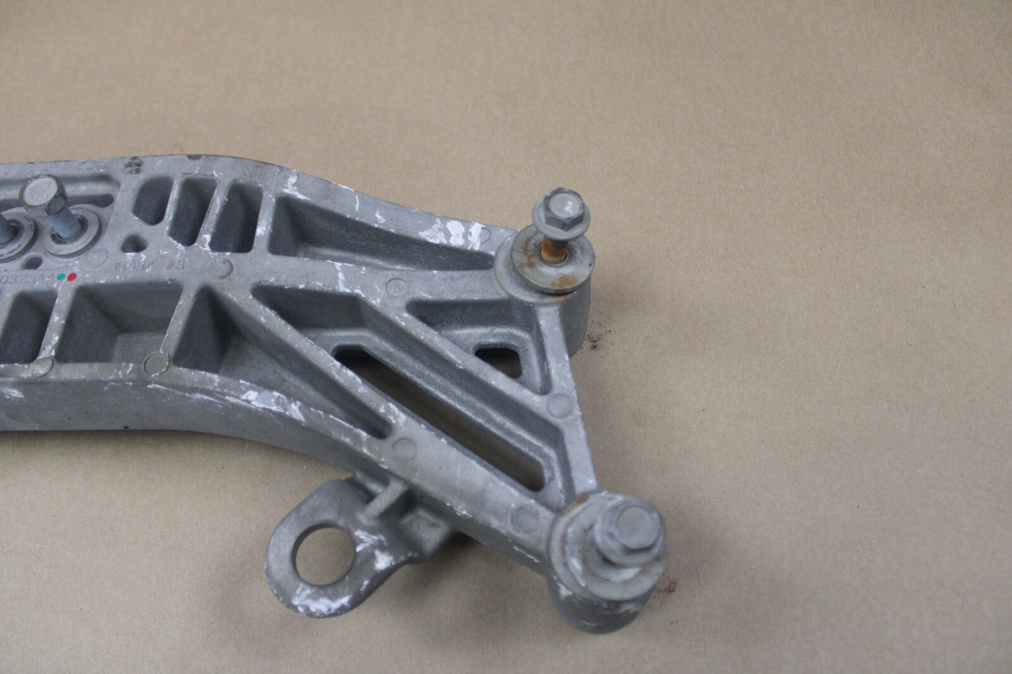 15-23 DODGE CHARGER AUTO TRANSMISSION 3.6 CROSSMEMBER MOUNT BRACKET 68170323AA